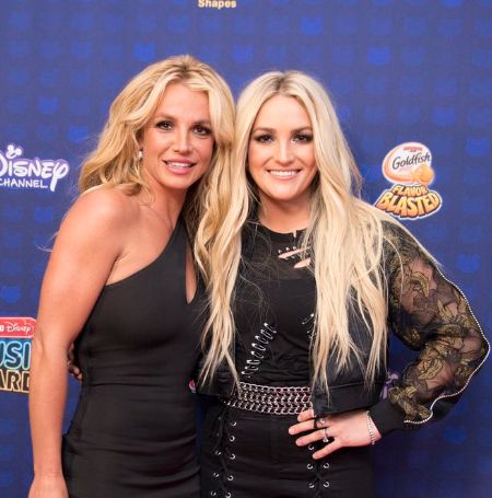 Jamie Lynn Spears says she isproud of he older sister Britney Spears for speaking out at a hearing last week in which the singer called for an end to her abusive court-ordered conservatorship.